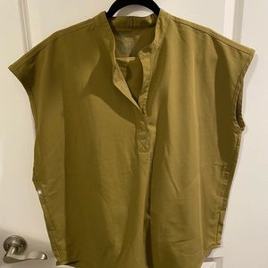 Figs Martini Olive scrub set. Pants are XL Petite. Top is size Large.